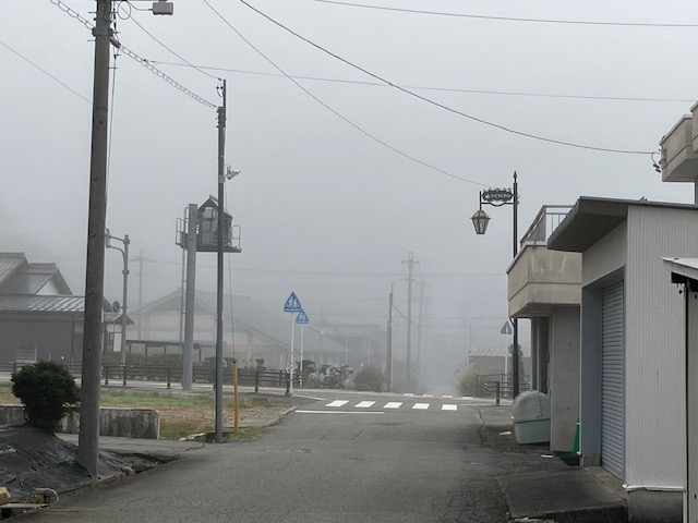 朝の高山　宿から